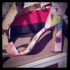 Vince Camuto ankle sandles